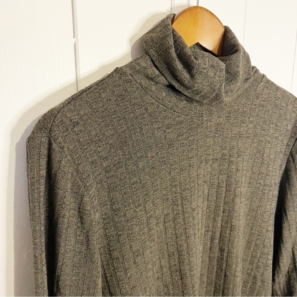 Tribal Green Ribbed Turtle Neck. Size Large. - Picture 2 of 6